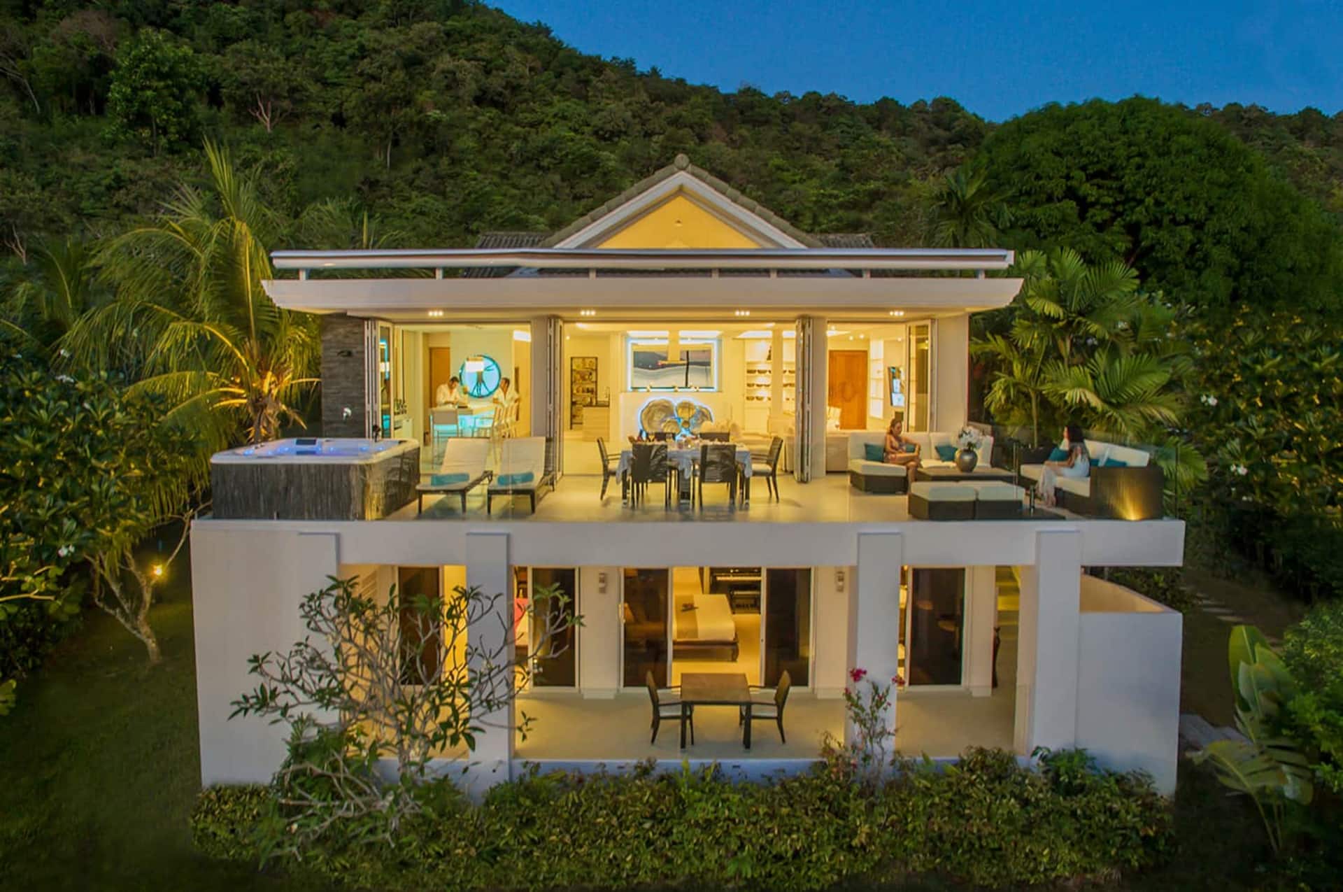 Villa Nirvana - Beachfront Tropical Chic 4BR Haven — foto 3