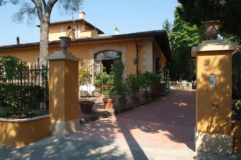 Exclusive villa at few km from Florence