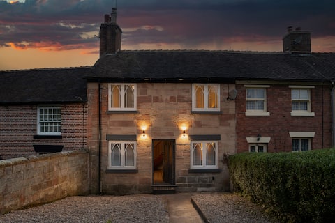 Angel Cottage - 5 mins drive to Alton Towers!