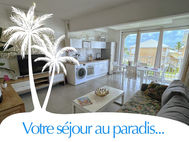 Waterfront apartment, lagoon view and pool Condominiums for Rent in