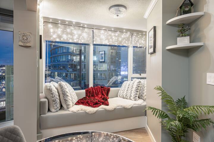 Stunning view! AC/Office/ Pool/Gym/Free parking gallery image 5