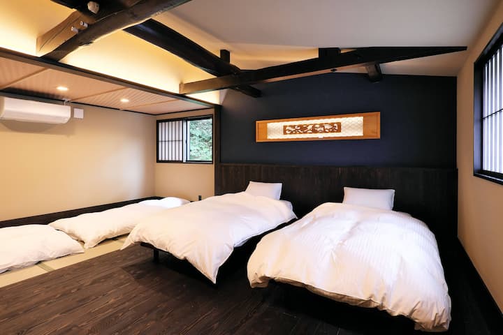 Bedroom #1 "Ao"
寝室「青」の間