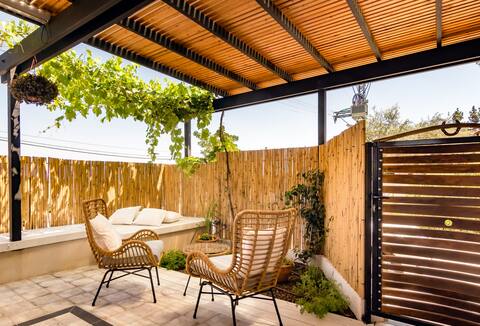 A special guest unit in the heart of the Moshava, close to the pedestrian mall