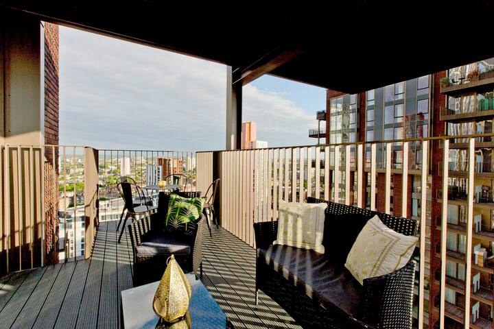 Luxurious Modern 2 Bedroom Flat gallery image 5