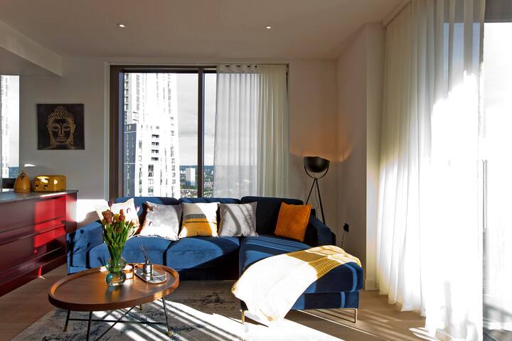 Luxurious Modern 2 Bedroom Flat gallery image 2