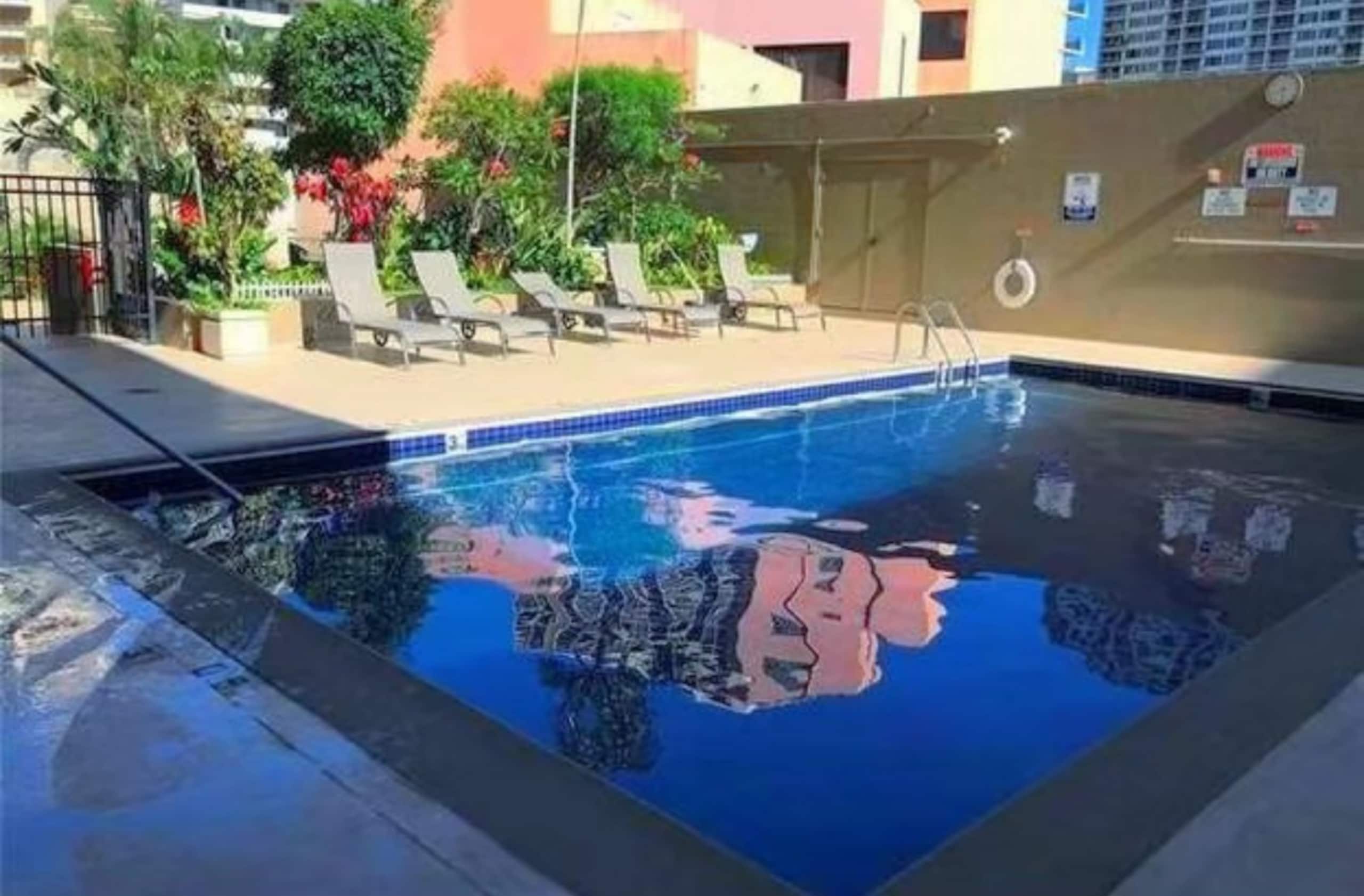 Condo in Honolulu · ★4.93 · 1 bedroom · 1 bed · 1 bath - Image 13