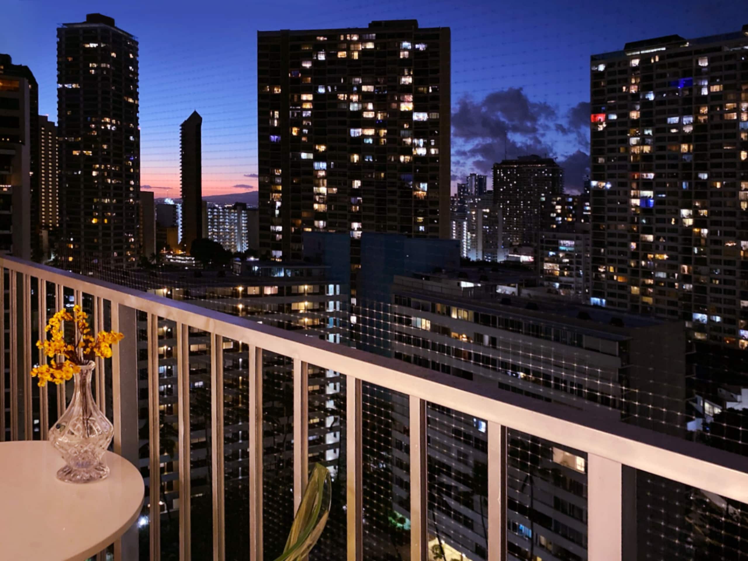 Condo in Honolulu · ★4.93 · 1 bedroom · 1 bed · 1 bath - Image 11