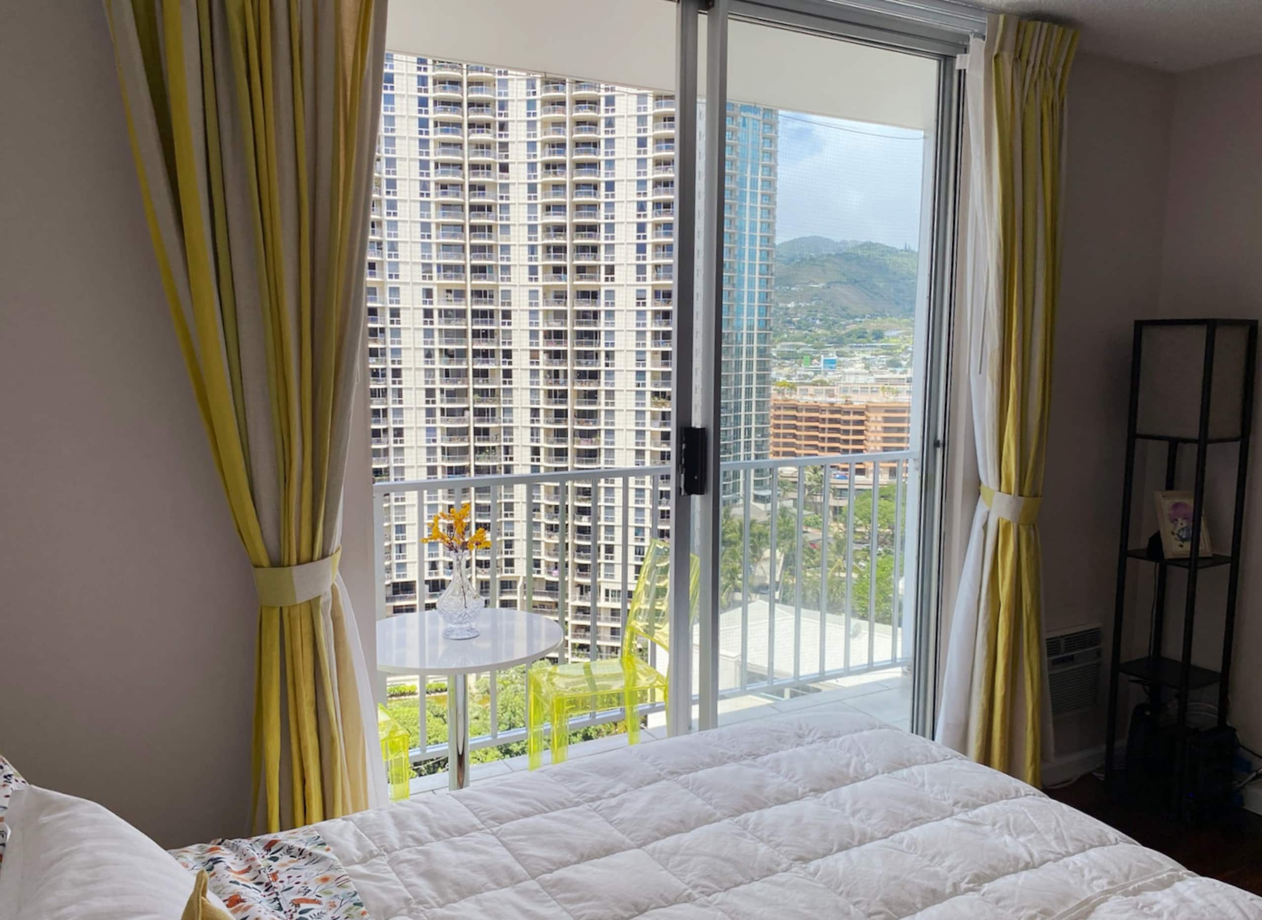 Condo in Honolulu · ★4.93 · 1 bedroom · 1 bed · 1 bath - Image 12
