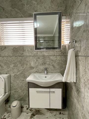 Seapoint 3 Bedroom Apt gallery image 2