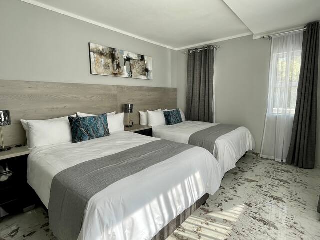 Seapoint 3 Bedroom Apt gallery image 3