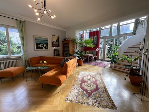 Leistungsstarkes Airbnb: individual-generous-central-garden-parking in Regensburg