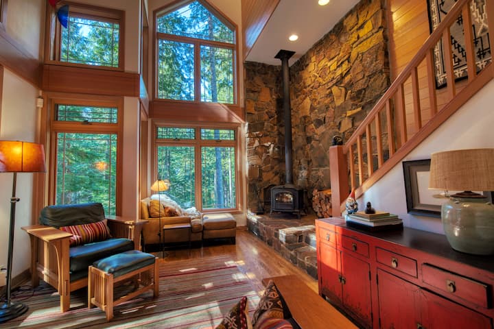 Private Mountain Retreat With Hot Tub And Sauna - Packwood, WA