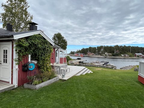 Nice guest house on the lake property on Alnös pearl Spikarna