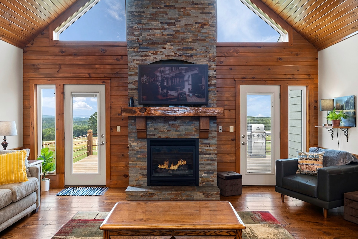Fireplace, TV, lake view, mountain view - it's your choice! You can even choose all of the above.
*55" Roku TV
*Gas Fireplace
*2 Lane Recliners
*La-z-boy sleeper sofa with memory foam mattress