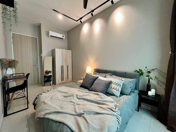 חדר שני עם מיטת קווין סייז