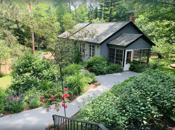 Secluded Northwoods Cottage on Lake Nokomis Vacation homes for Rent