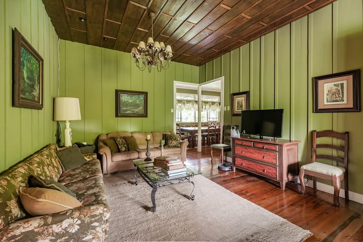 Სასტუმრო ოთახი