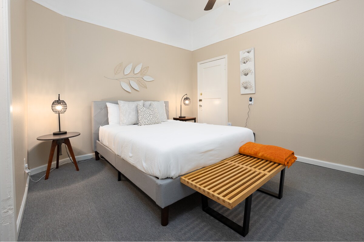 プレミアムメモリーフォームのマットレスでゆったりとした睡眠をお楽しみください。 
