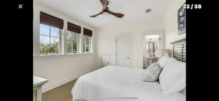 Guest Bed #2 with its own private en-suite bath.
