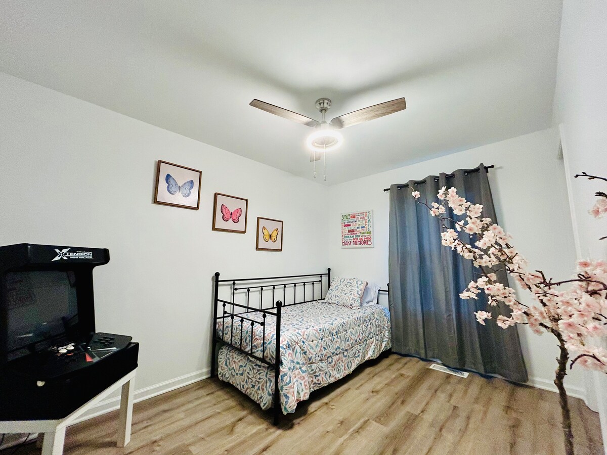 Во третата спална соба има два двокреветни кревета со аркада.