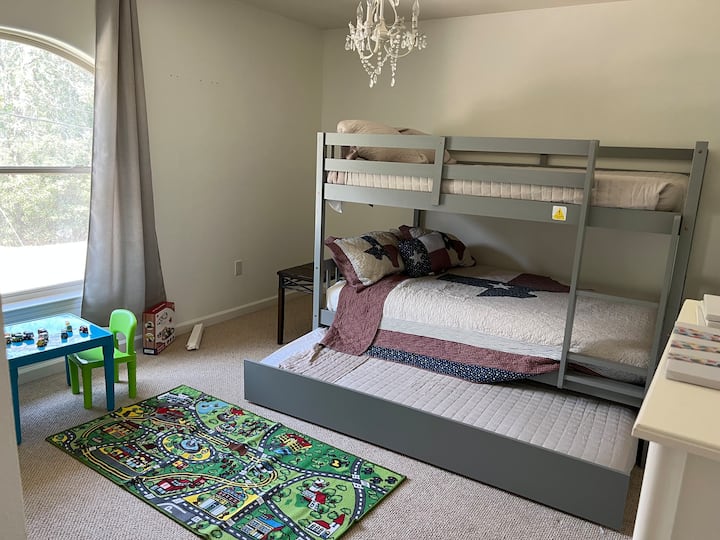 Na poschodovej izbe sa vyspí 5 detí!