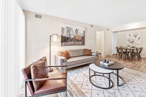 Cozy and Modern 2 BDR, Pool / Gym | Comfy Beds