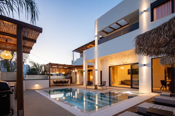 Luxury Apt. w/ Private Pool only 100m from beach !