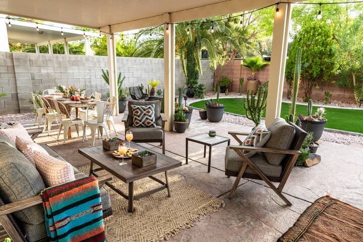 Spacious Home w/ Luxury Outdoor Lounge & Dining gallery image 4