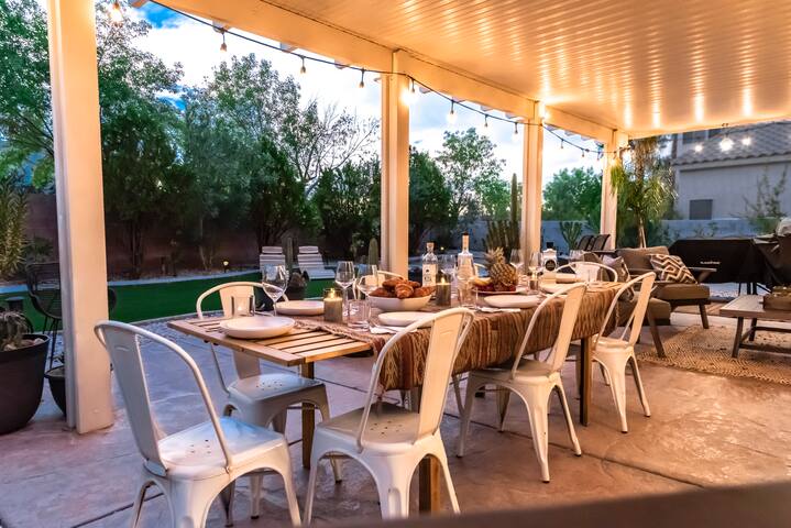 Spacious Home w/ Luxury Outdoor Lounge & Dining gallery image 2