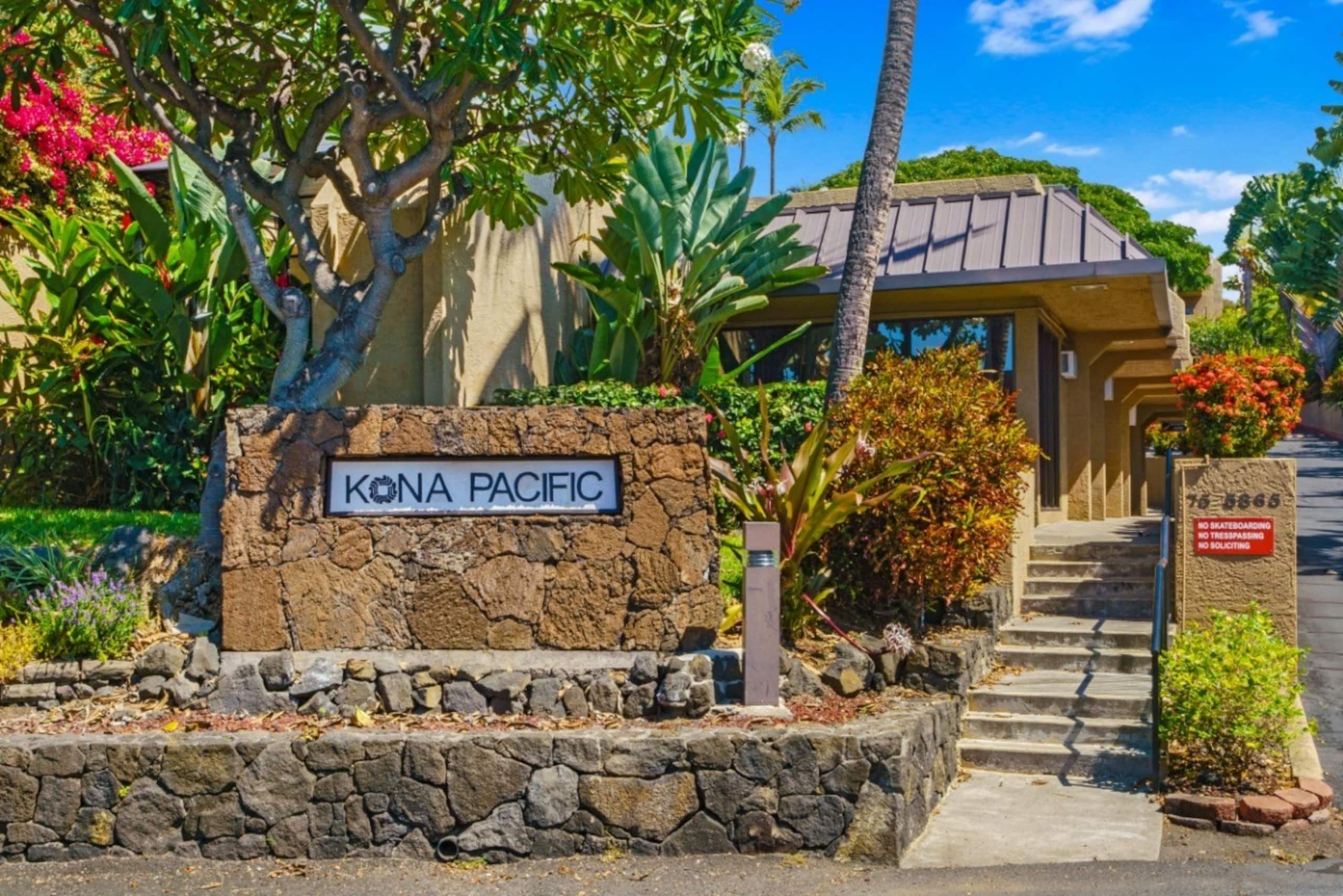 Condo in Kailua-Kona · ★4.96 · 1 bedroom · 2 beds · 2 baths - Image 16