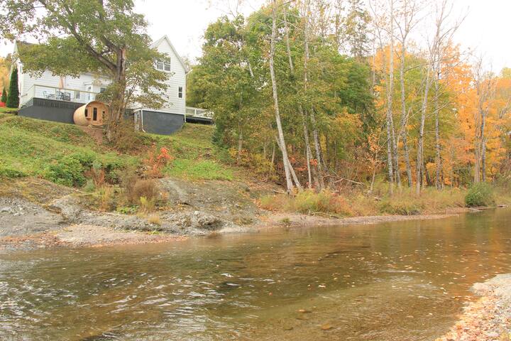 Waterford Falls Chalet- Nordic Spa gallery image 3