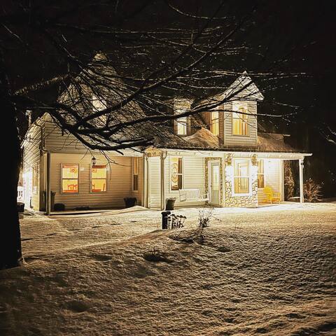 Waterford Falls Chalet- Nordic Spa gallery image 2