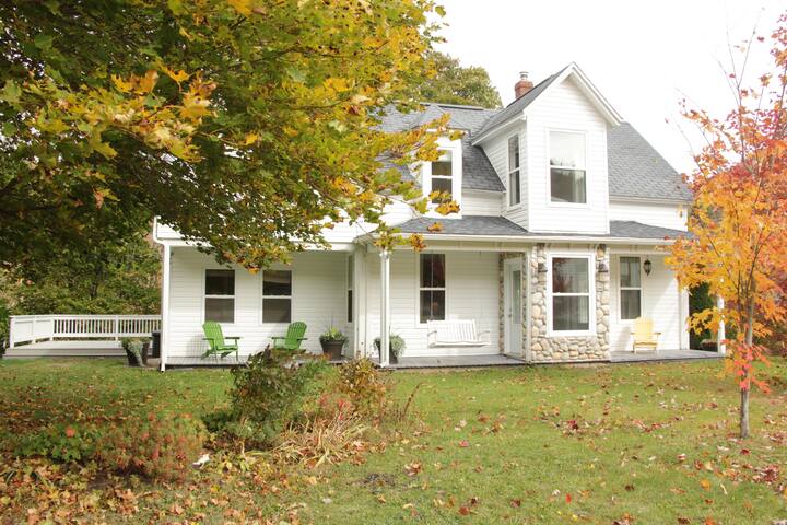 Waterford Falls Chalet- Nordic Spa gallery image 4