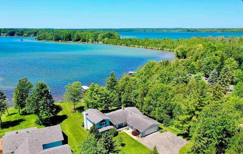 Private Lakehouse Retreat|The Getaway at Duck Lake