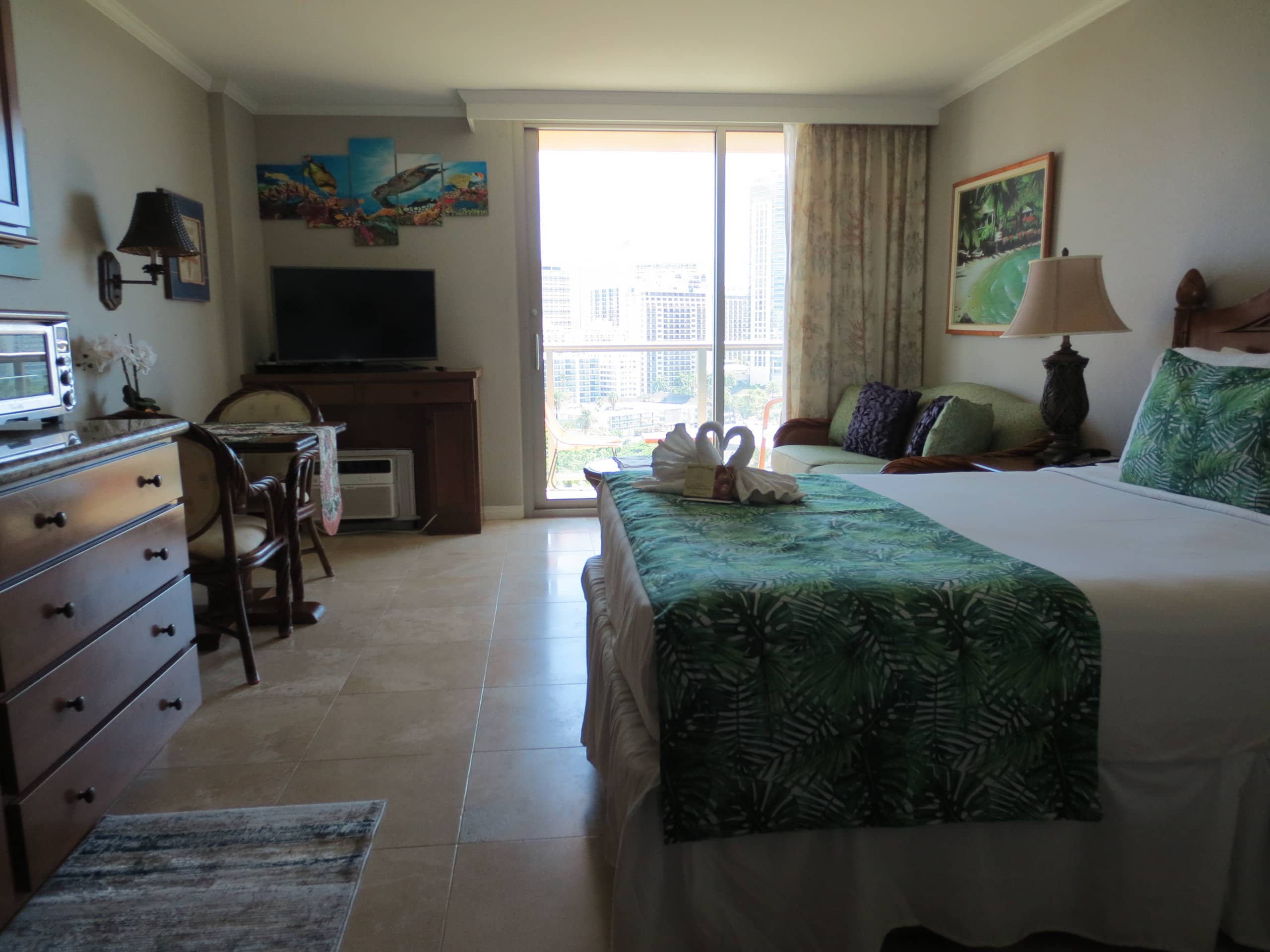 Resort in Honolulu · ★4.97 · Studio · 2 beds · 1 private bath - Image 10