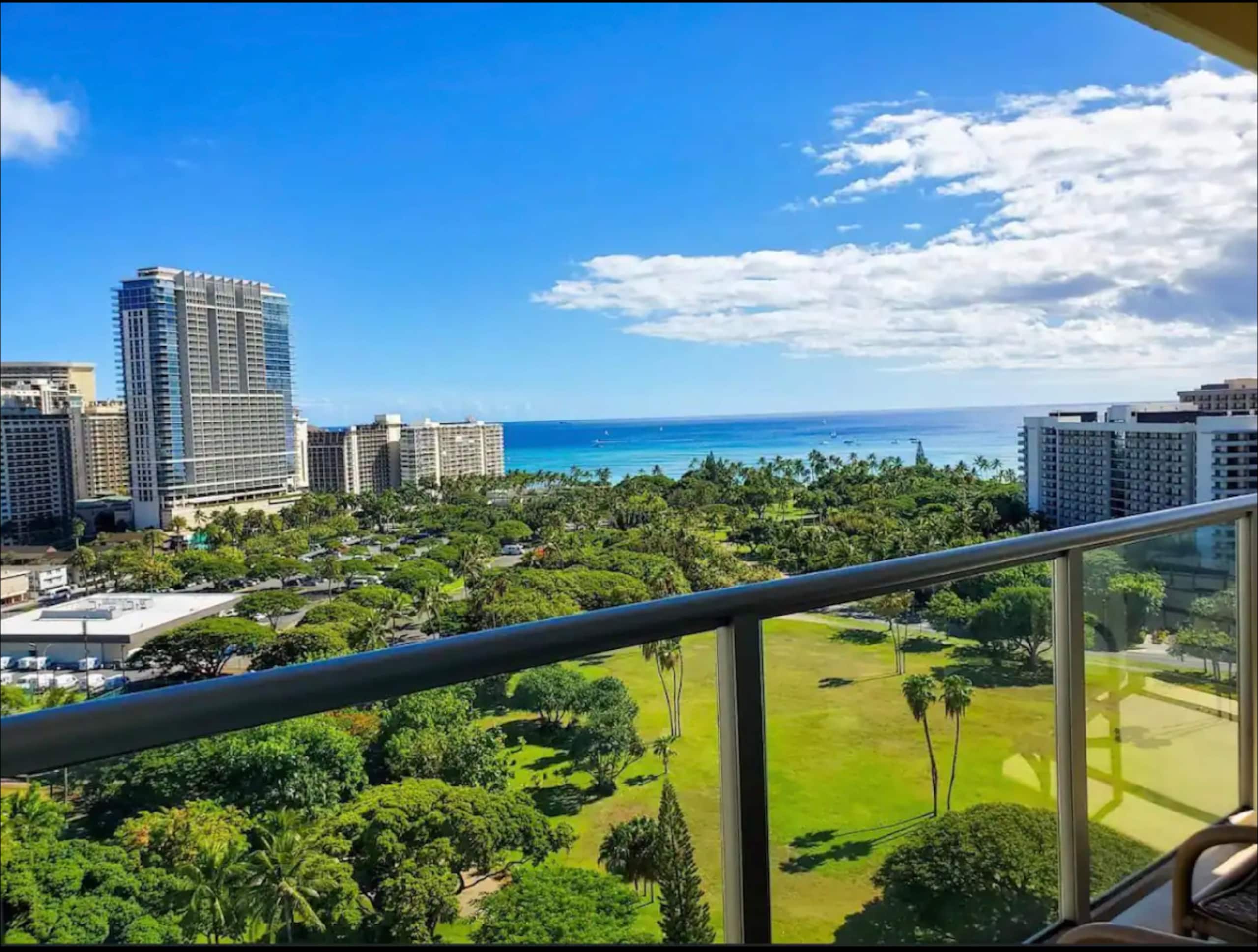 Resort in Honolulu · ★4.97 · Studio · 2 beds · 1 private bath - Image 1