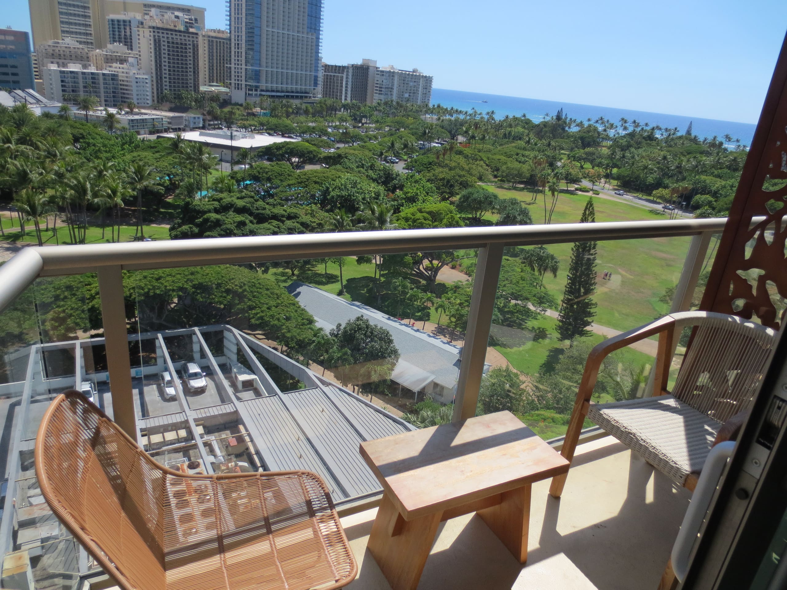 Resort in Honolulu · ★4.97 · Studio · 2 beds · 1 private bath - Image 38