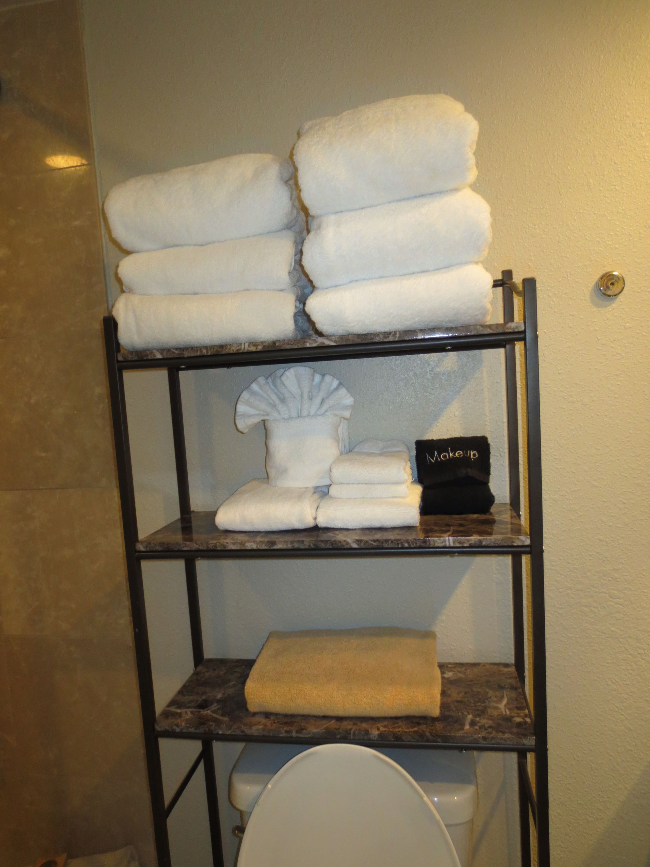 Resort in Honolulu · ★4.97 · Studio · 2 beds · 1 private bath - Image 33