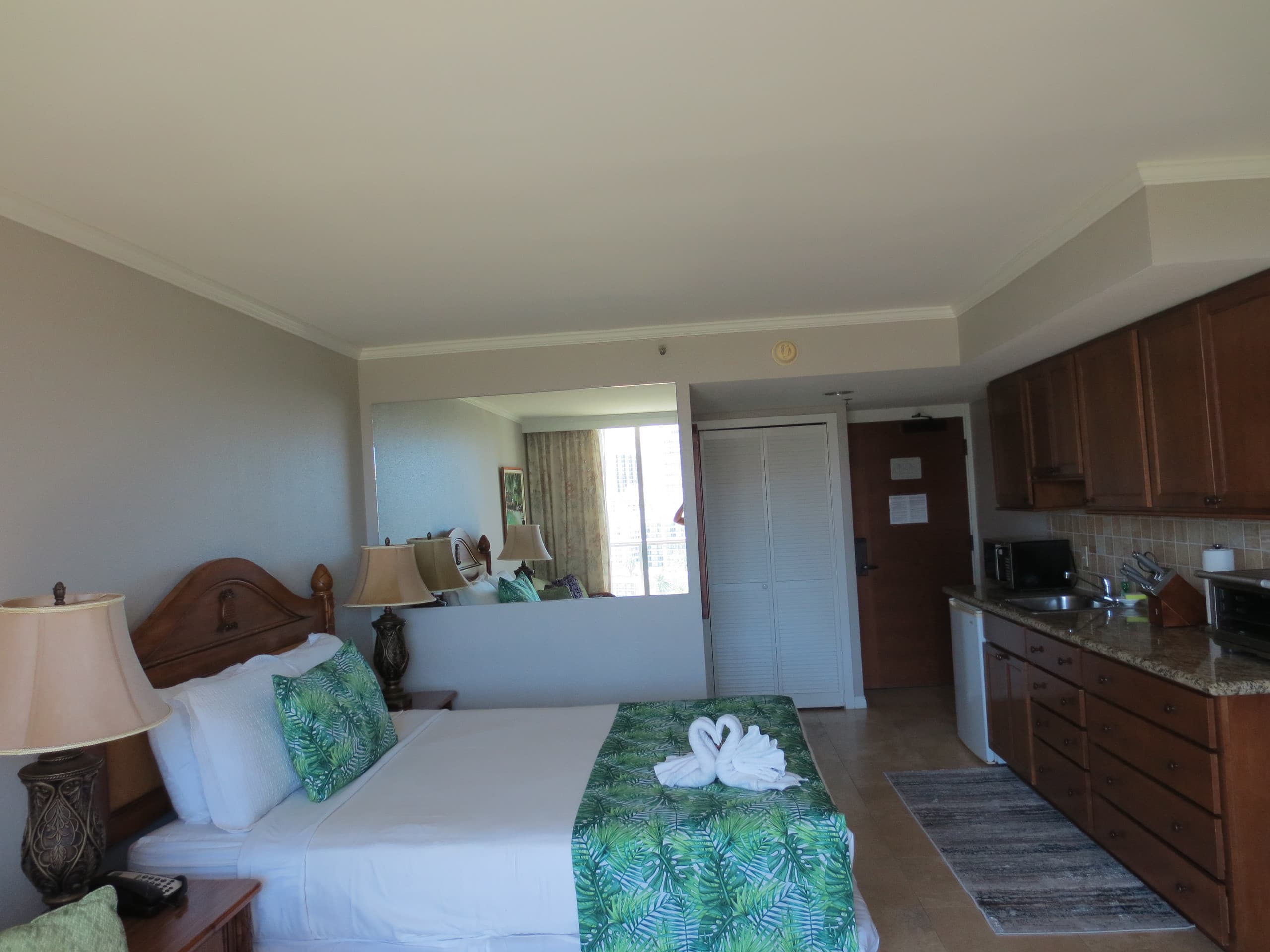 Resort in Honolulu · ★4.97 · Studio · 2 beds · 1 private bath - Image 4