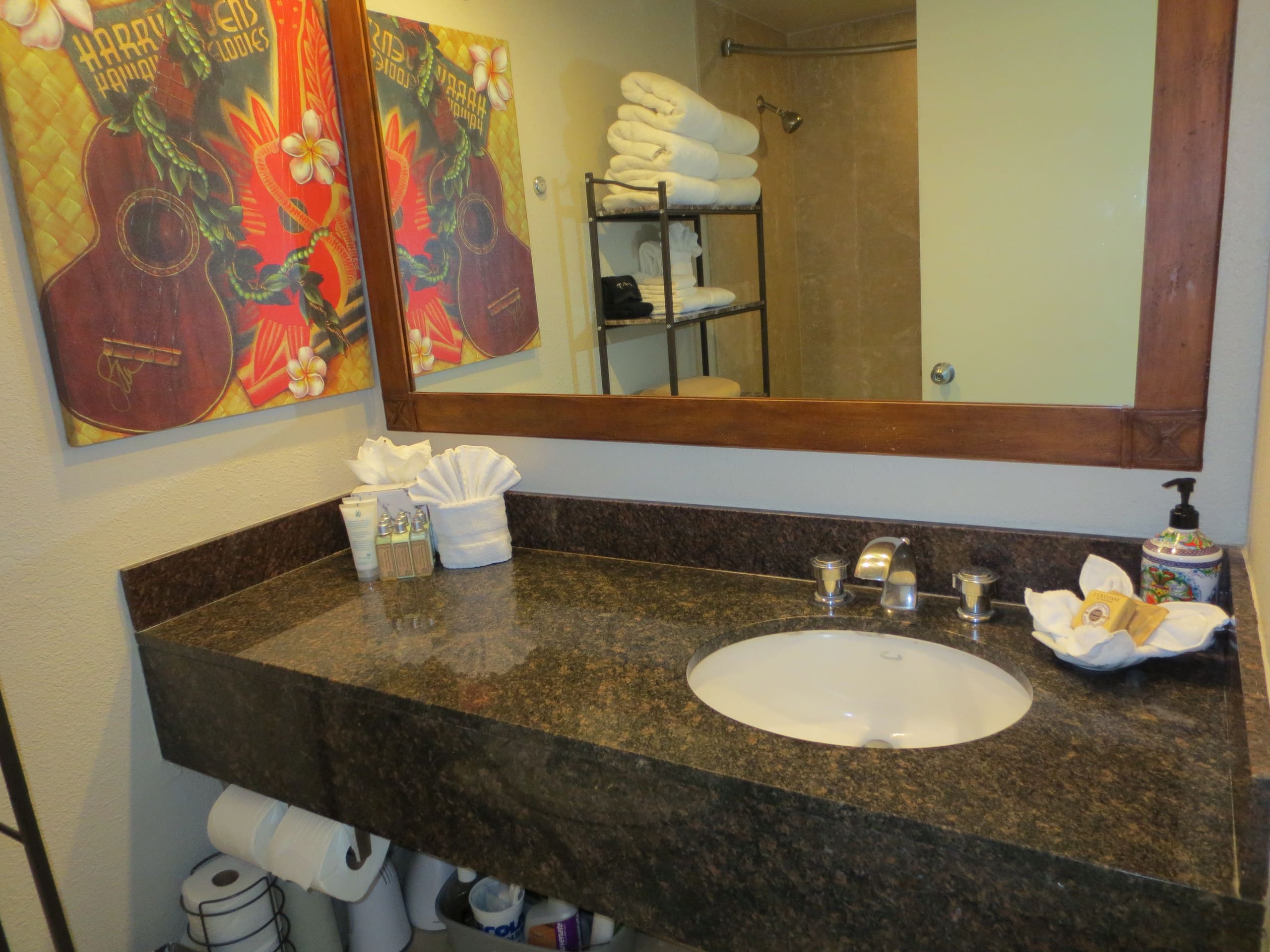 Resort in Honolulu · ★4.97 · Studio · 2 beds · 1 private bath - Image 31