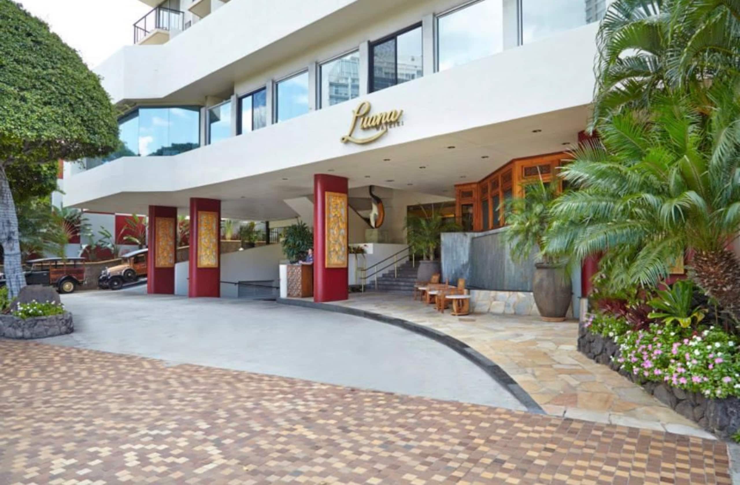 Resort in Honolulu · ★4.97 · Studio · 2 beds · 1 private bath - Image 53