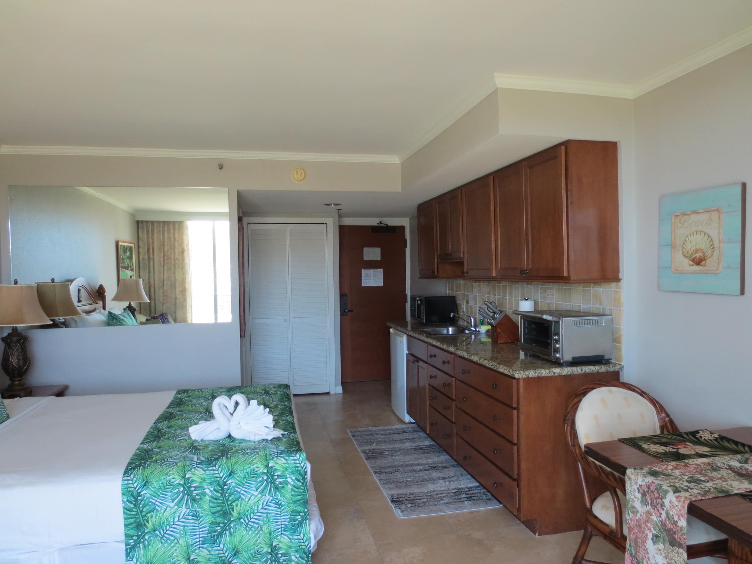 Resort in Honolulu · ★4.97 · Studio · 2 beds · 1 private bath - Image 2