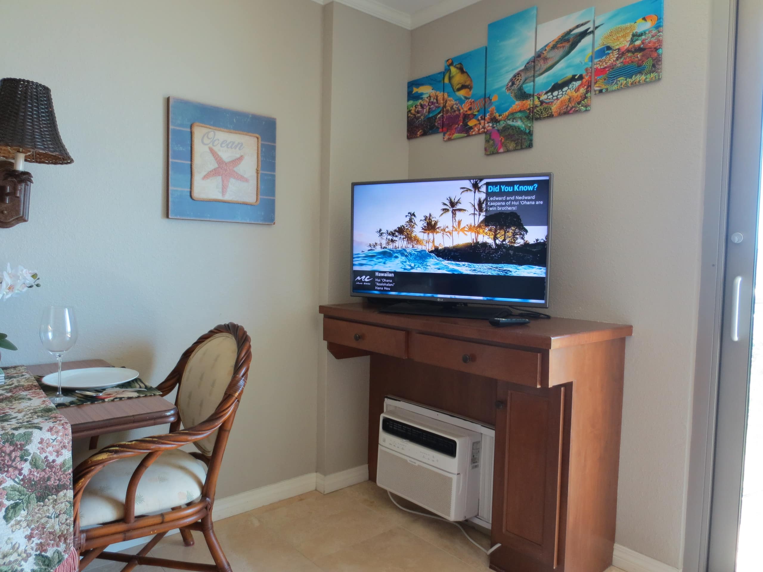 Resort in Honolulu · ★4.97 · Studio · 2 beds · 1 private bath - Image 13