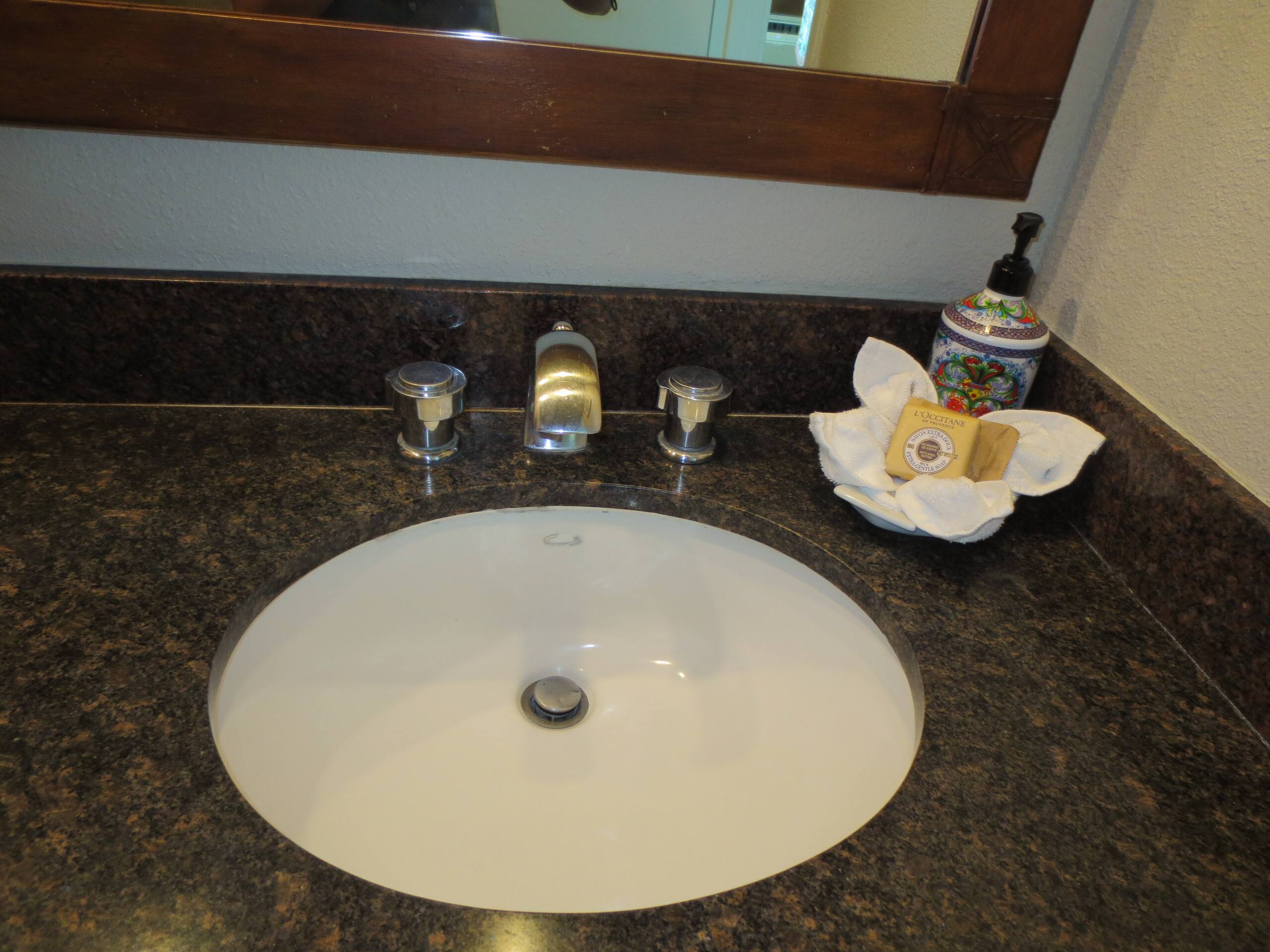 Resort in Honolulu · ★4.97 · Studio · 2 beds · 1 private bath - Image 34