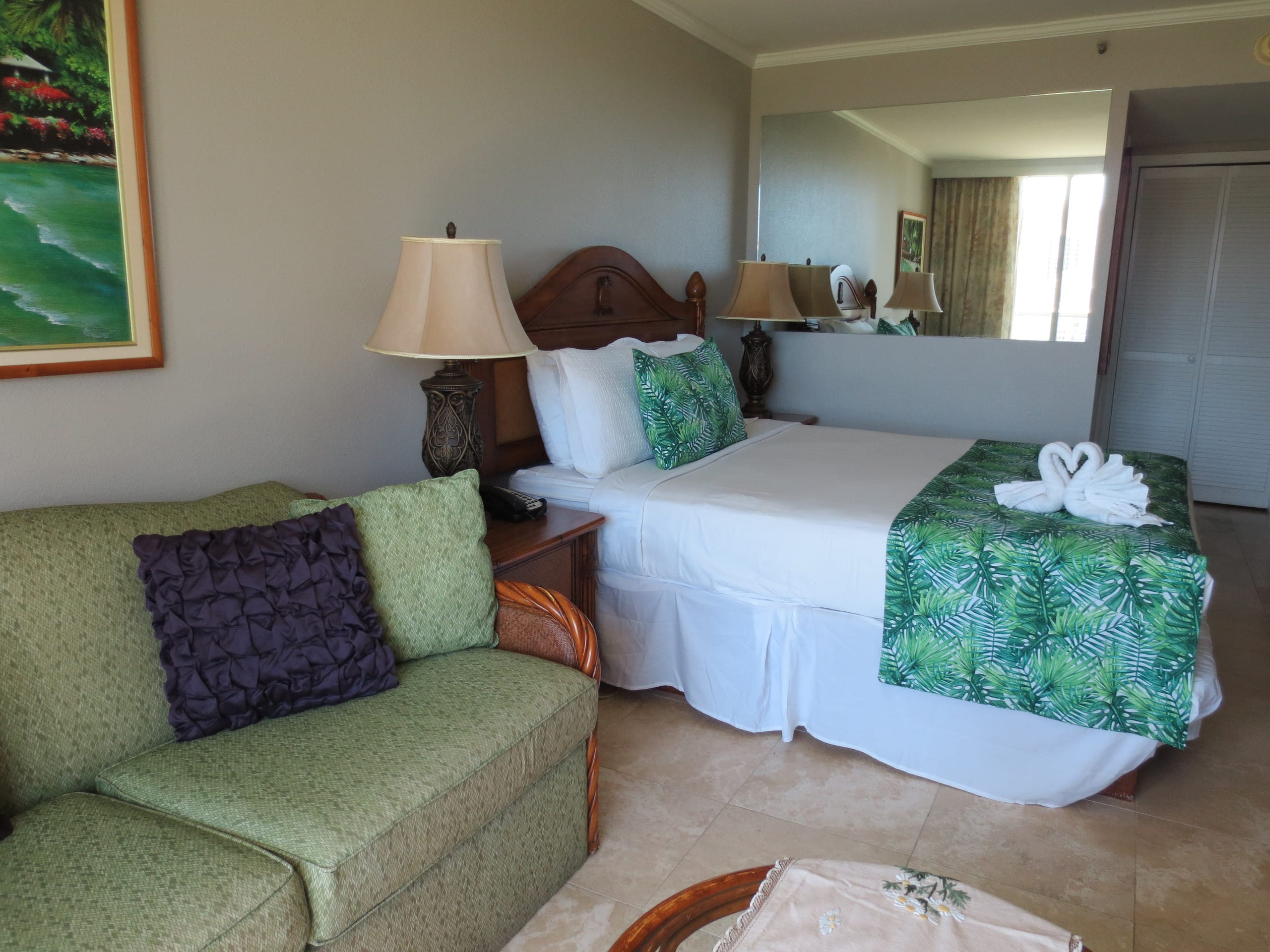 Resort in Honolulu · ★4.97 · Studio · 2 beds · 1 private bath - Image 3