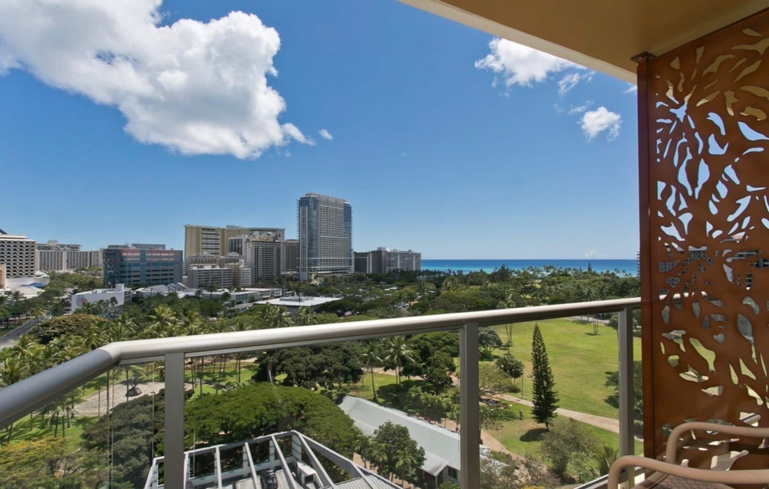 Resort in Honolulu · ★4.97 · Studio · 2 beds · 1 private bath - Image 39