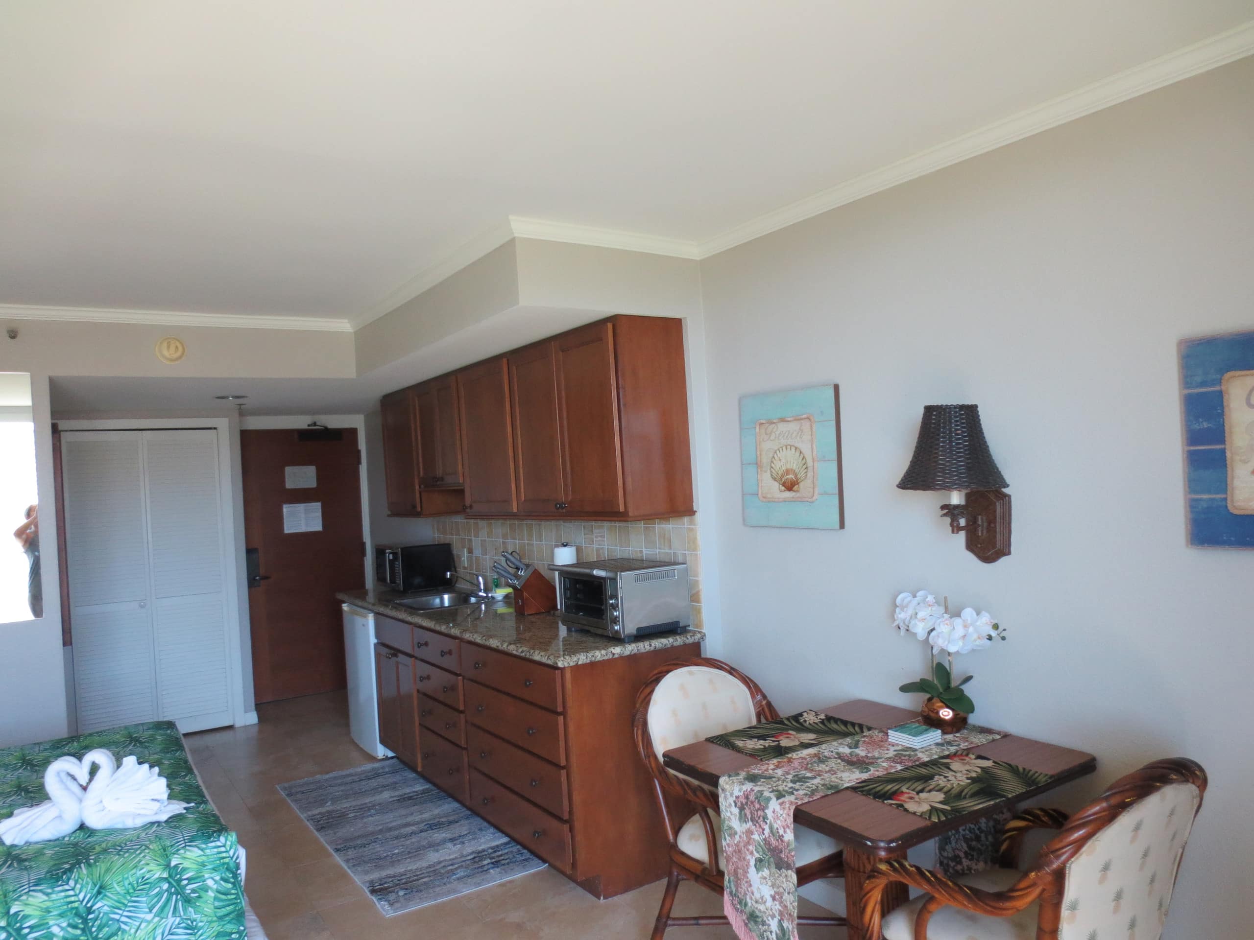Resort in Honolulu · ★4.97 · Studio · 2 beds · 1 private bath - Image 14