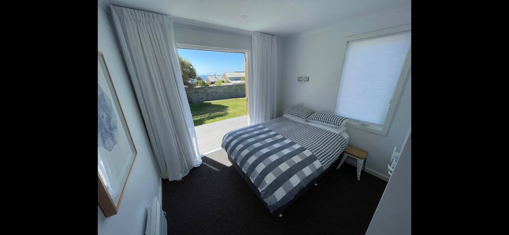 THE SHACK – panoramic beach and ocean views gallery image 5