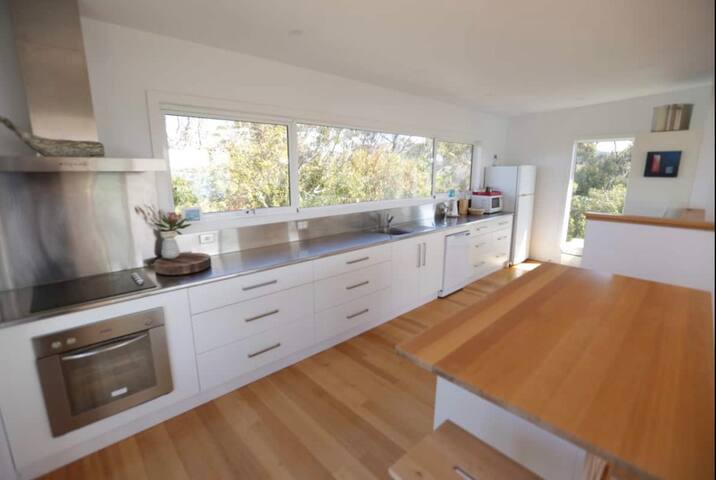 THE SHACK – panoramic beach and ocean views gallery image 4