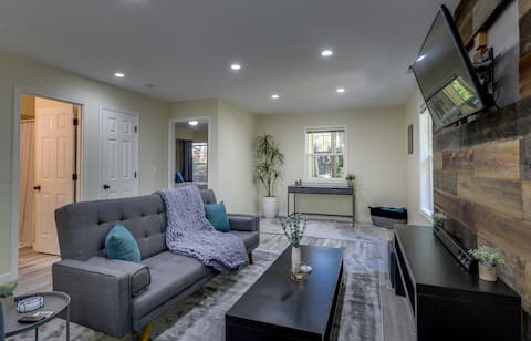 Peaceful basement unit & secluded yard